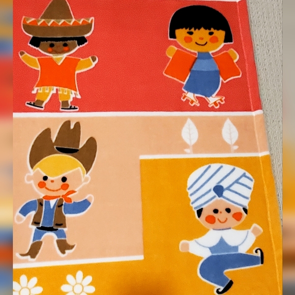 Disney Parks "It's A Small World"  Plush Throw Blanket, Colorblock 40"×60", New - Picture 9 of 15